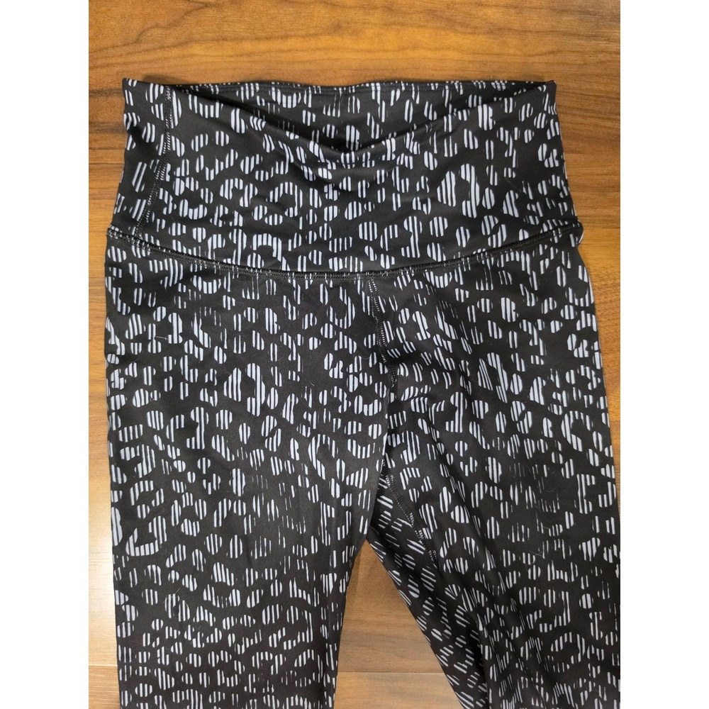 Excellent Old Navy Elevate Leggings Small Black White Animal Print Go-Dry Active - Picture 2 of 4